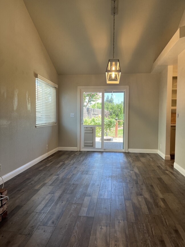 Photo - 1741 Tamarack Dr