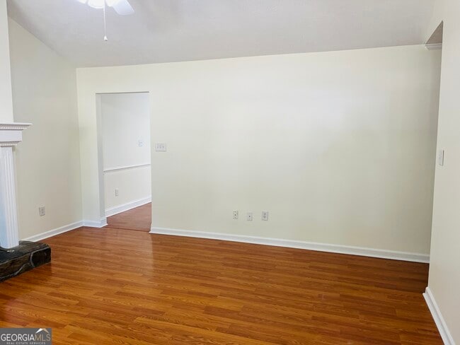 Photo - 28 Sandstone Dr