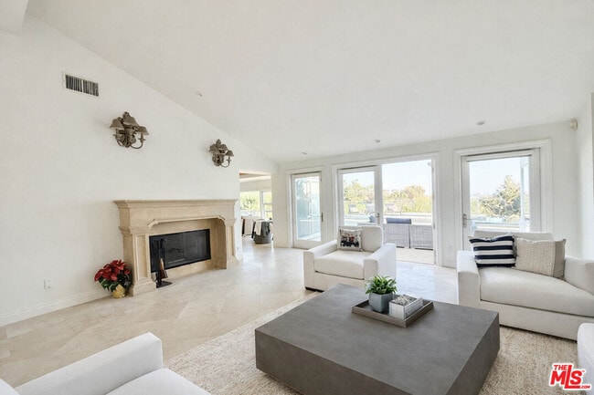 Photo - 1148 Las Pulgas Rd