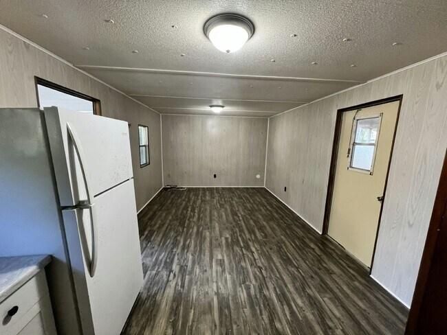 7963 Elliott Rd