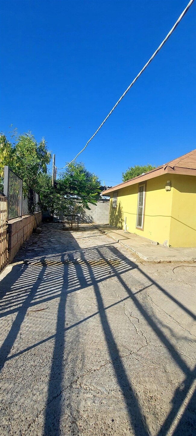 Photo - 207 Arco Iris Road