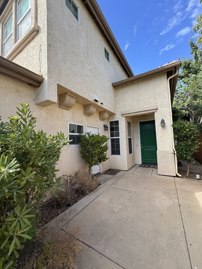 Photo - FIRST MONTH FREE RENT
Luxurious 4-Bed, 4-B...