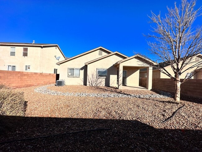 Photo - Super cute 3 bed 2 bath home in Huning Ranch. MOVE IN SPECIAL! 1/2 OFF 2ND MONTHS RENT!