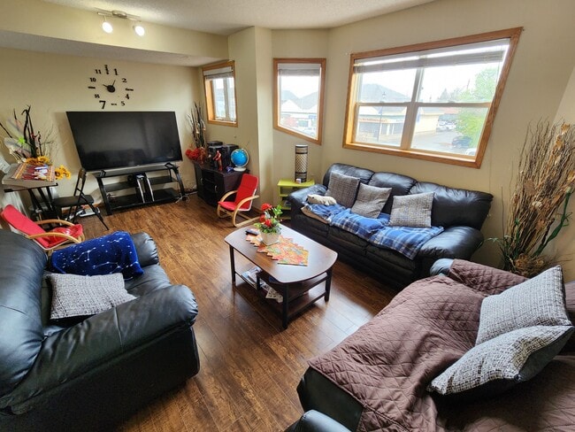 Photo - 227-223 3 Ave Unit 203