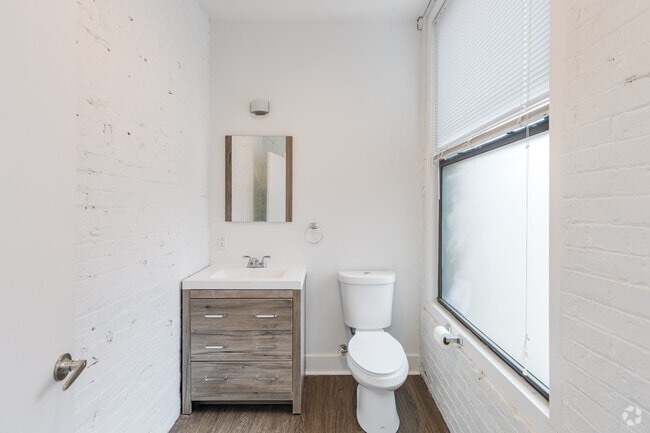 2BR, 1.5BA - 850SF - Half Bath