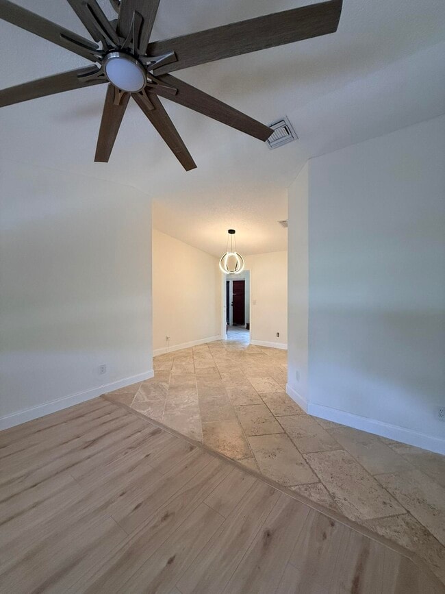 Photo - 550 SW Natura Ave