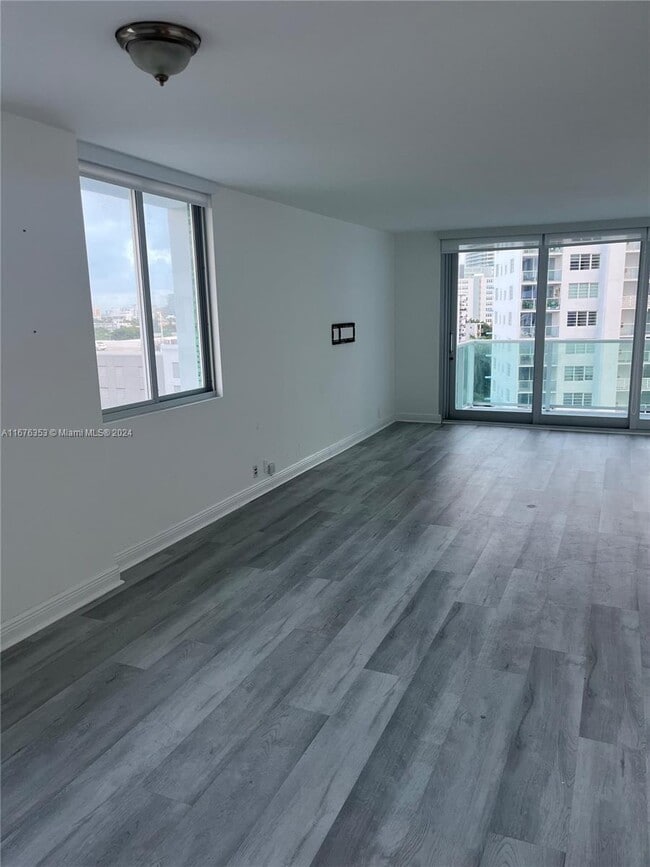 1000 West Ave