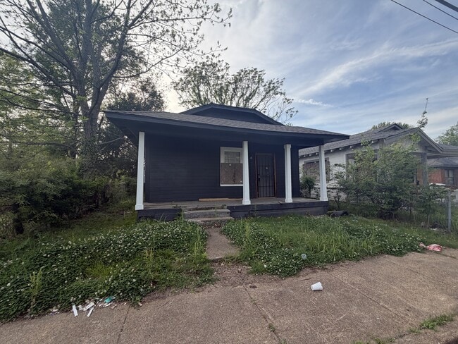 Photo - 765 Grand St