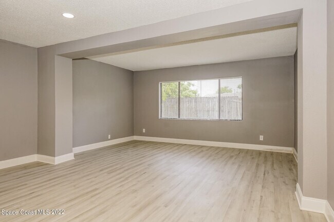 Photo - 1235 Thoreau St