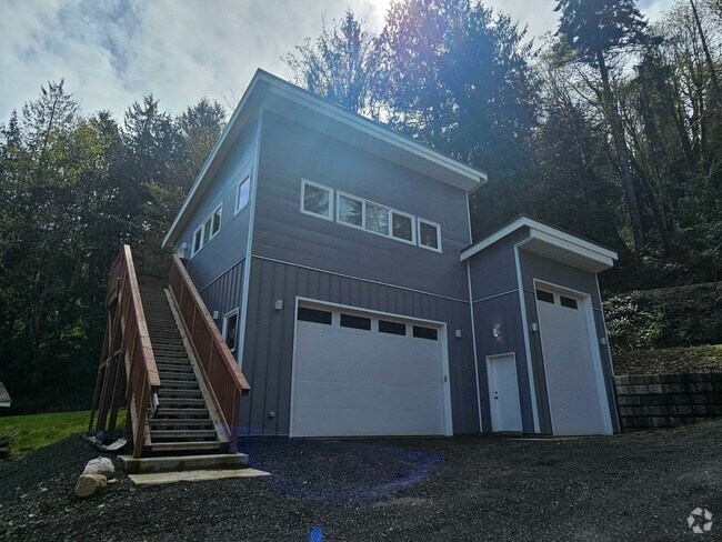 Building Photo - Beautiful Studio on Summit Lake Rental