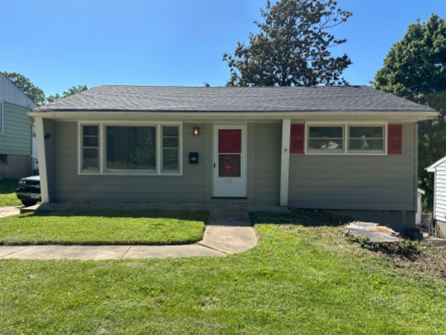 Photo - 825 Edgar Rd