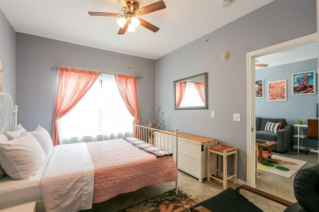 Photo - 2502 Leon St Unit 418