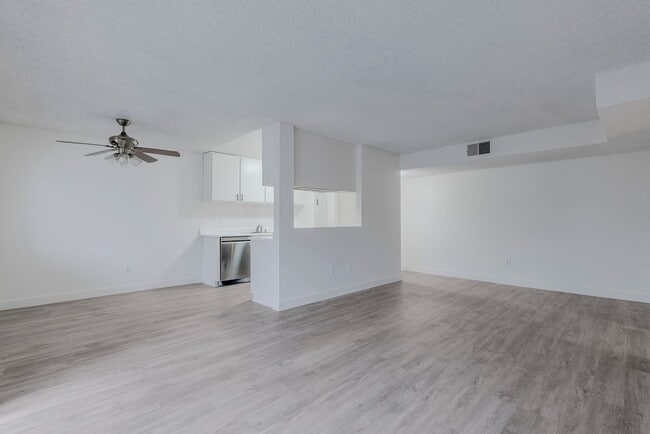 Photo - Chatsworth Rent This Now Apartamento Unidad SVEN