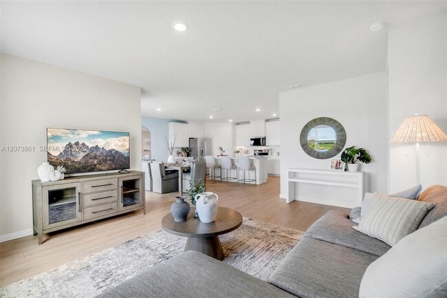 Photo - 9082 Venetian Sq