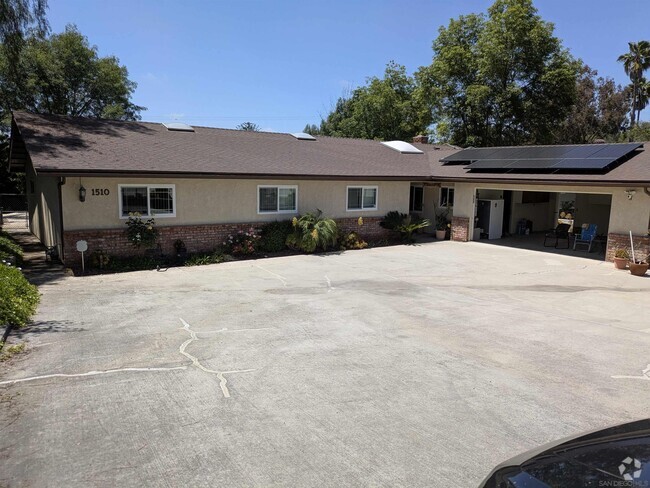 Building Photo - 1510 Sunrise Dr Rental
