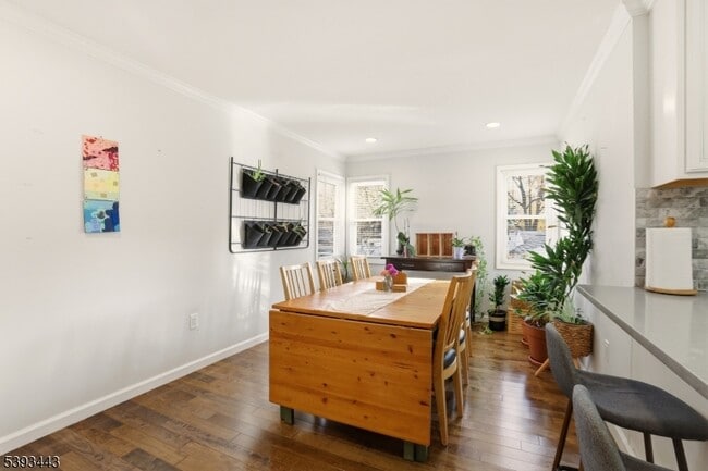 Photo - 214 S Valley Rd