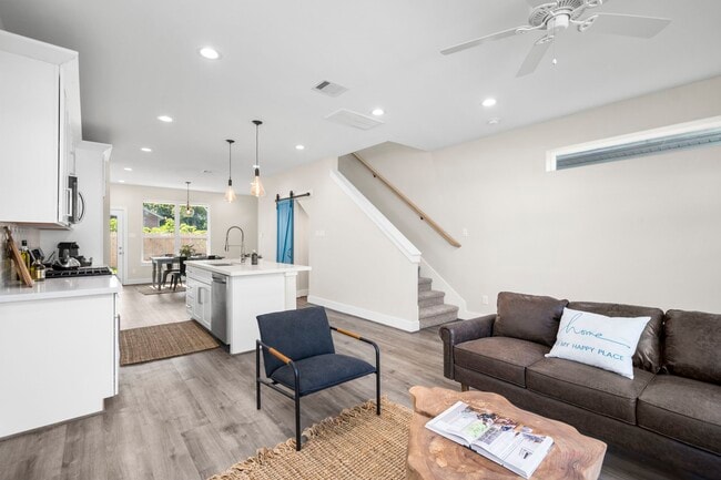 Photo - 8016 Willow St