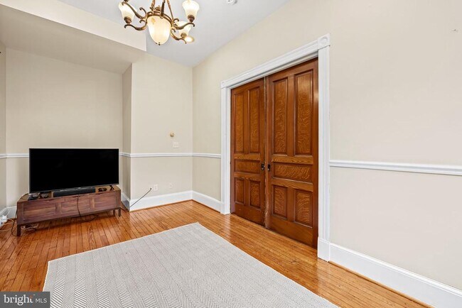 Photo - 1402 Light St