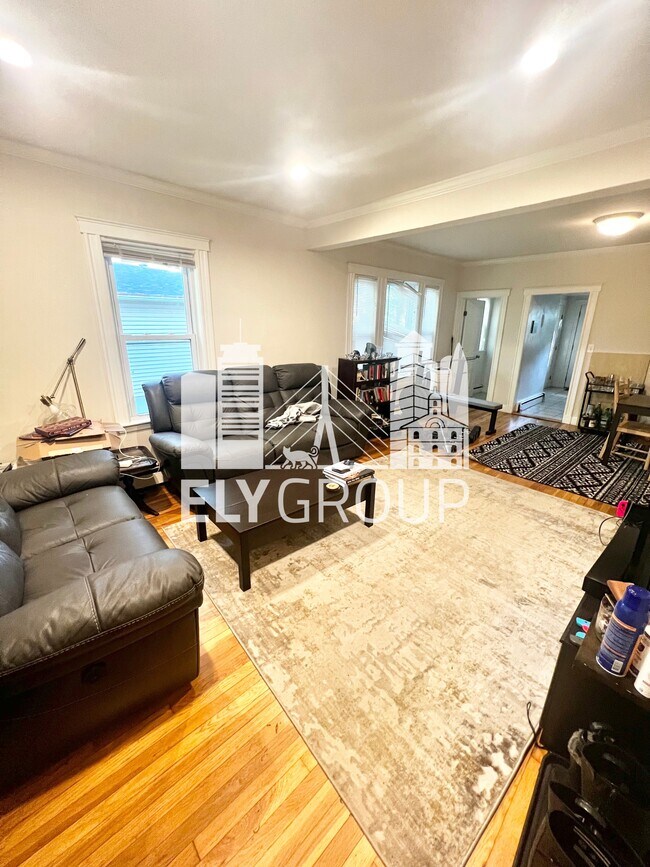 Photo - 165 Sharon St