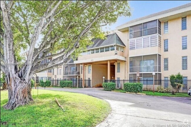 Building Photo - 4848 NW 24th Ct Rental