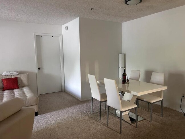 Photo - 6002 Laketree Ln Unit G