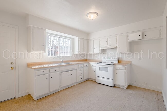 Photo - 617 30th St Unit Apt B