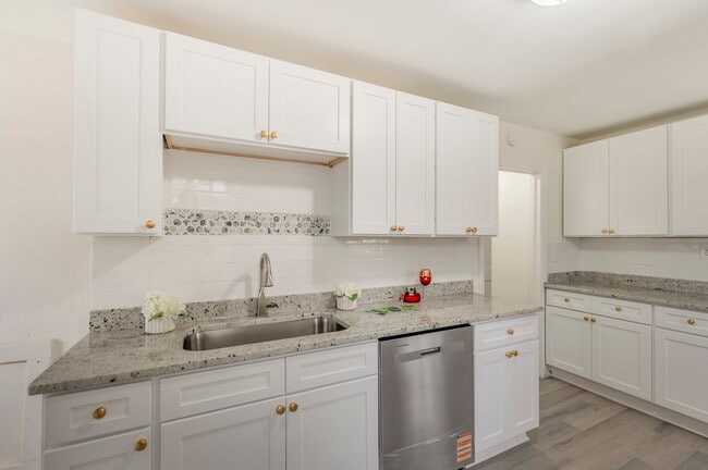 Photo - 107 S Estate Dr