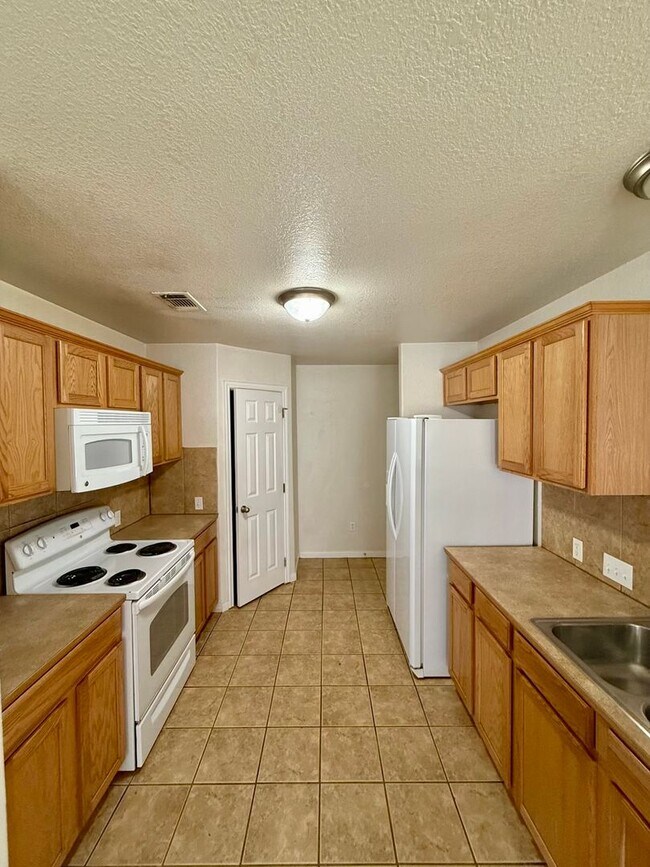 Photo - 3110 Baldwin Loop Unidad A