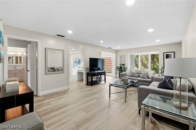 Building Photo - 428 Meadowlark Ln Unit 428-B