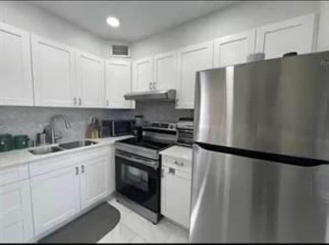Photo - 1920 NE 51st Ct Unidad 101