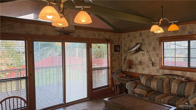 8504 Lago Vista Dr