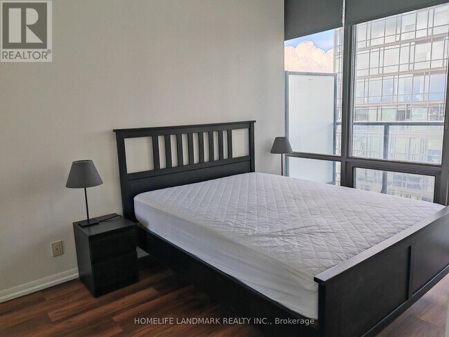 Photo - 832 Bay St. Unité 3006