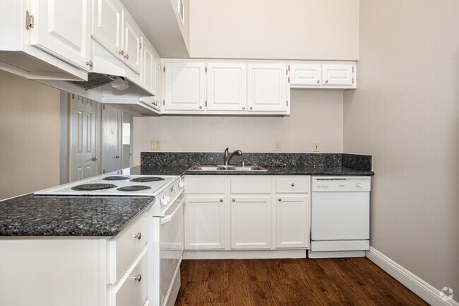 2BR, 2BA - 950SF - College Grove Apartments