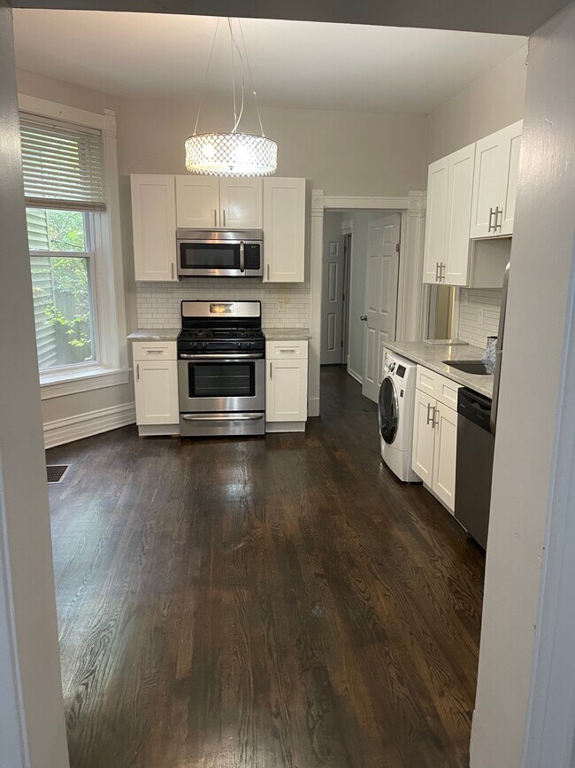 Photo - 1446 W Fletcher St Unit 1R