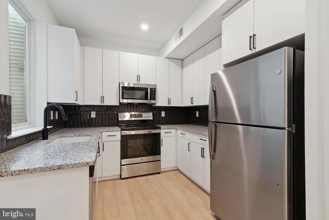 Building Photo - 1643 N 2nd St Unit 303