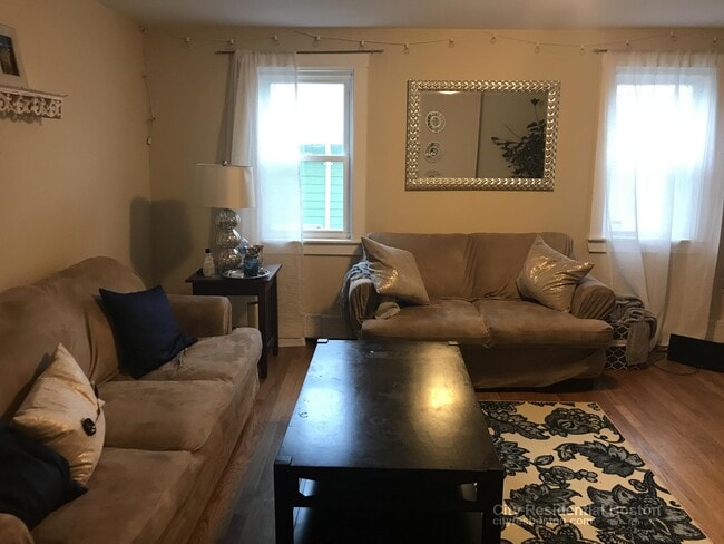 Photo - 266 Gold St Unit 3