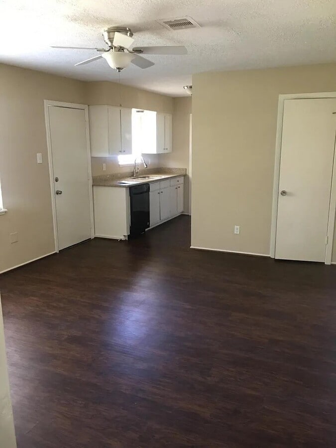 Photo - 10614 Edgar St