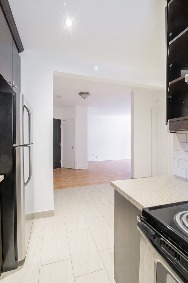 Photo - 5552 Snowdon Street Unit 5