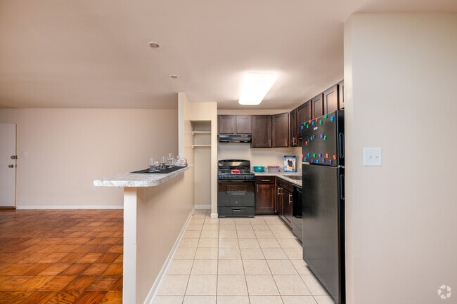 1BR, 1BA – 790SF – Kitchen