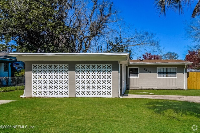 Building Photo - 7613 Crest Dr N Rental