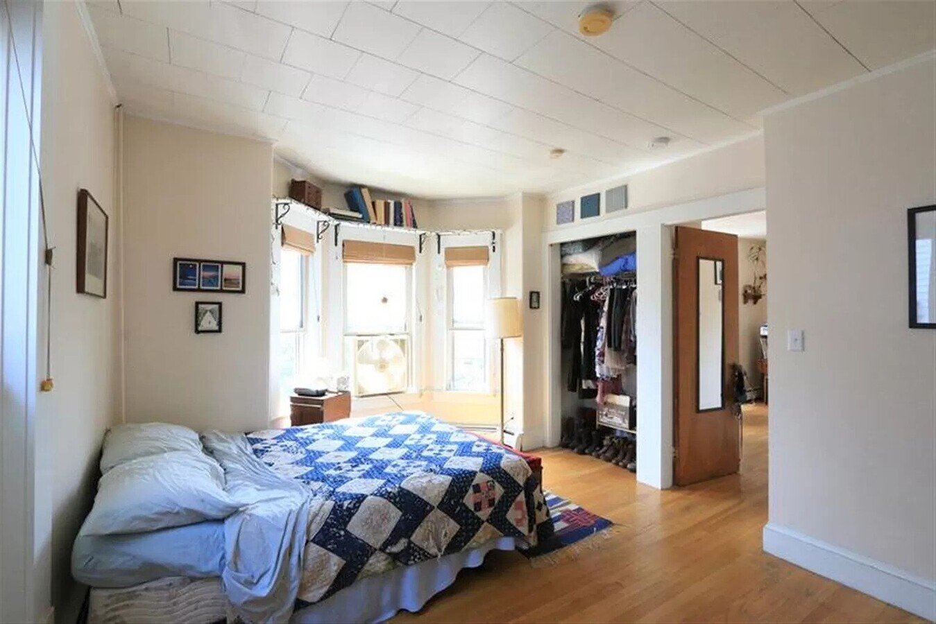 Photo - 204 Banks St