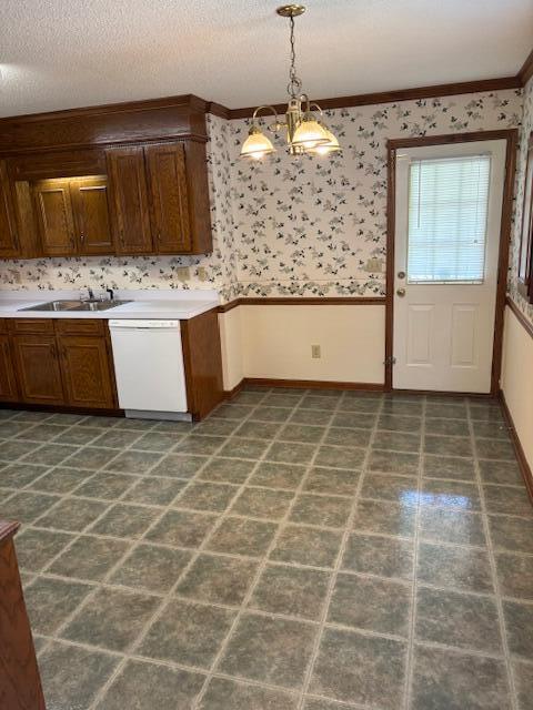 Photo - 1970 Essex Dr