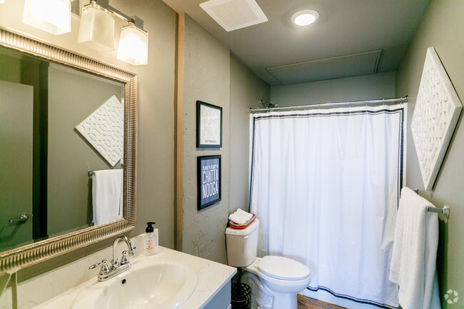1BR/1BA 735 SF.