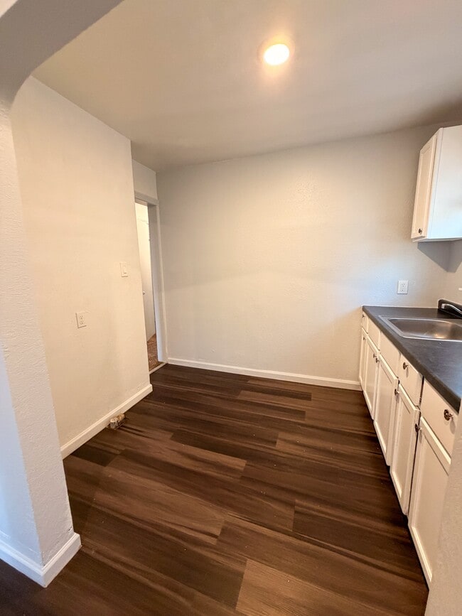 Photo - 20091 Barlow St