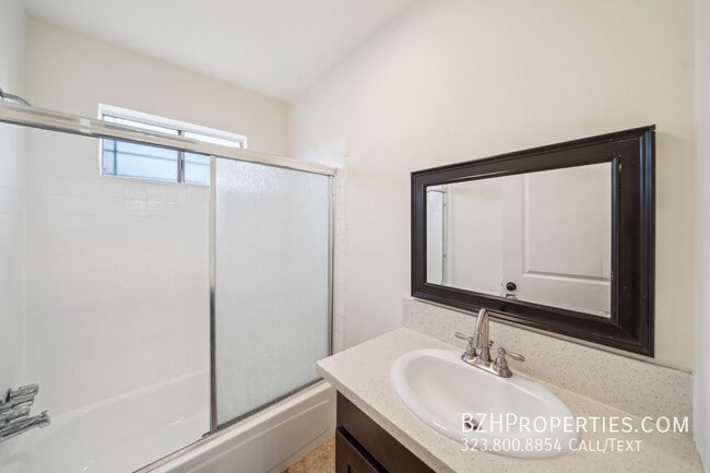 Photo - 5384 Romaine St Unit 1