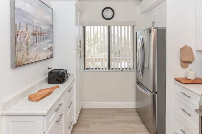 Photo - 901 Seafarer Cir Unit 302