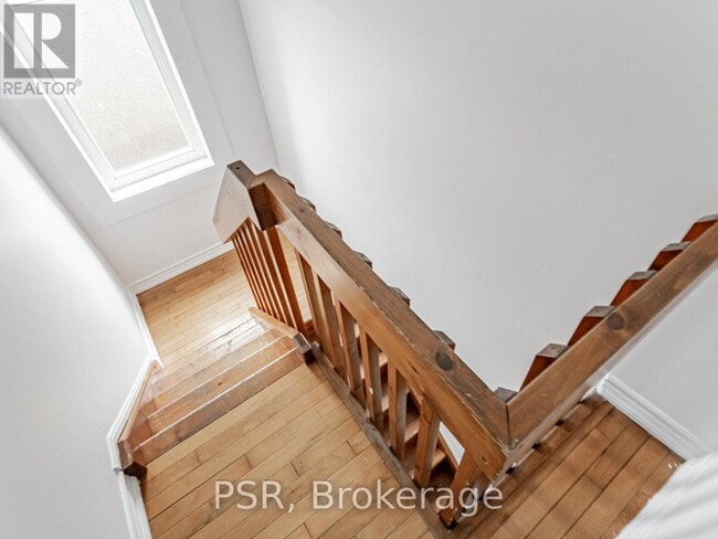 Photo - 2042 Dundas St W