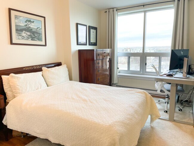 Photo - 2677 Gladstone St