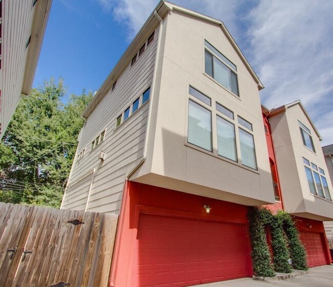 Building Photo - 408 Parker St