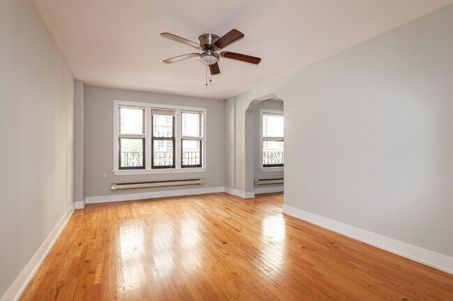 435 W Roscoe St Unit 2